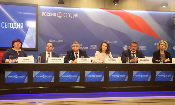 Специалисты онкоцентра Блохина обсудили безопасность грудных имплантов и качество реконструктивных операций в России