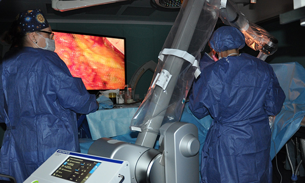 Врачи ростовского онкоцентра первыми на юге России начали выполнять микрохирургические операции на лимфатических сосудах