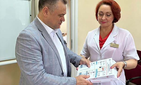 Более 8000 памяток по раннему выявлению рака передал НМИЦ онкологии Минздрава России в медучреждения Южного округа